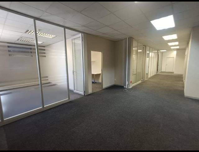 BUSINESS PROPERTY TO RENT IN CONSTANTIA KLOOF